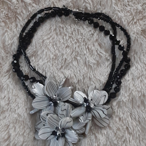 Jewelry - Vintage Catchpenny necklace